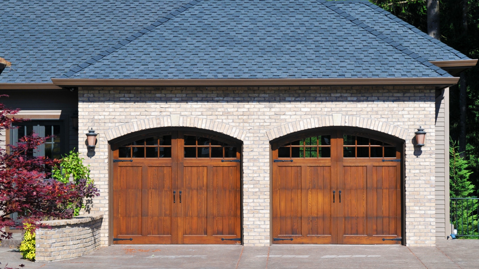 Garage Door Replacement & Installation Featured Image Banner